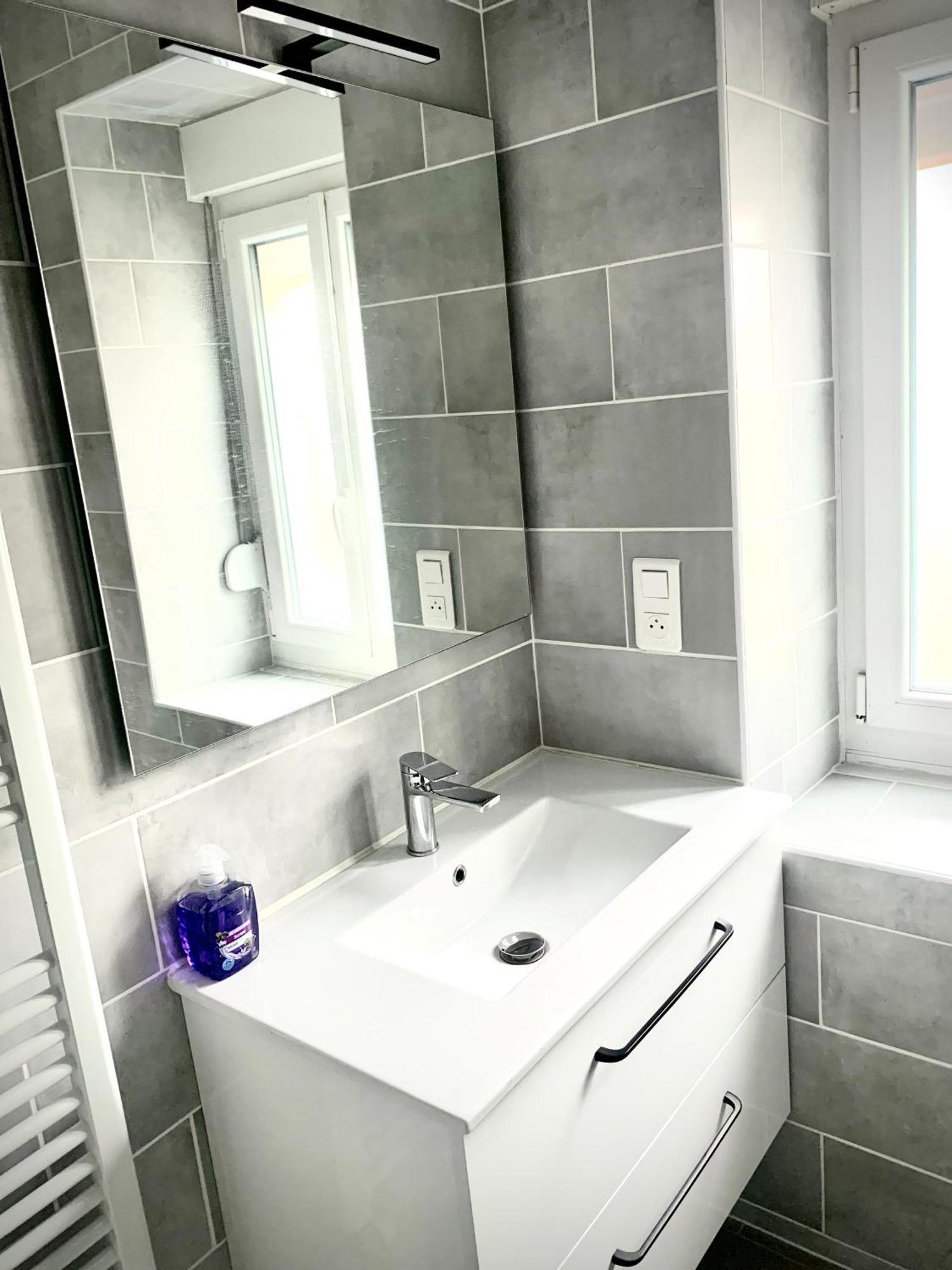 L Indemodable Renove Spacieux Et Lumineux Avec 2 Chambres Сарбур Екстериор снимка