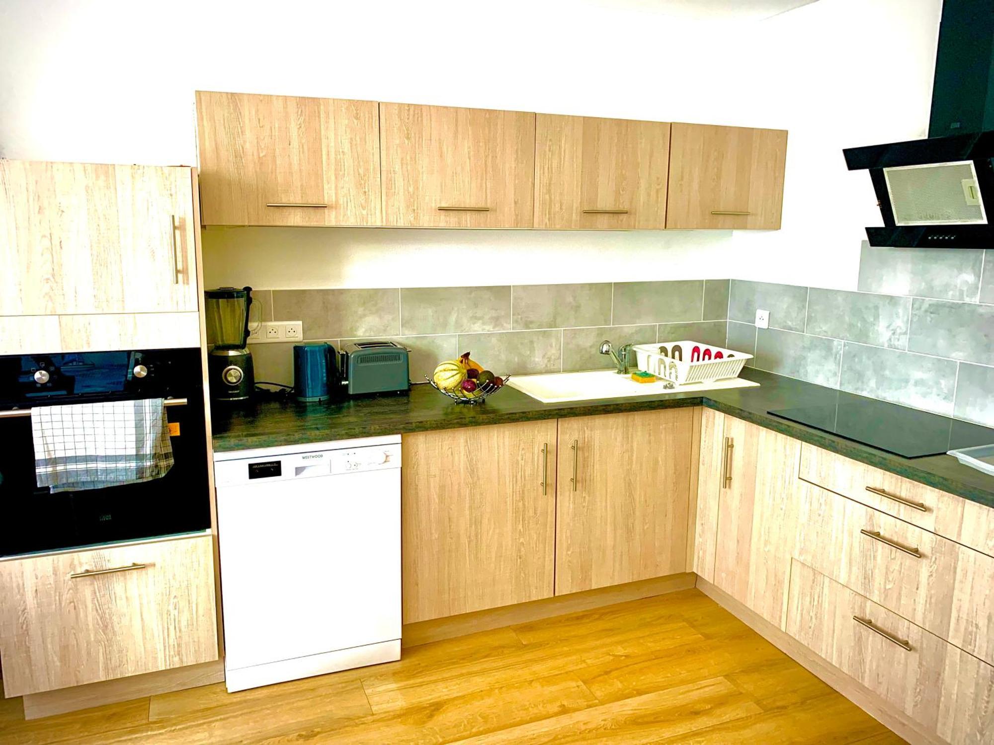 L Indemodable Renove Spacieux Et Lumineux Avec 2 Chambres Сарбур Екстериор снимка